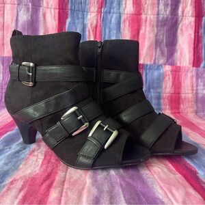 Comfort View Leather Sole Black Buckle Open Toe Ankle Booties Size 10